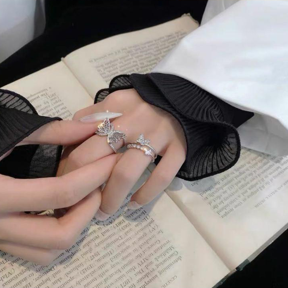 Nhẫn đeo tay bằng kim loại có hình bươm bướm đính đá xinh xắn cho nữ