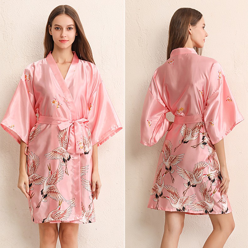 Áo choàng ngủ lụa cao cấp kiểu kimono in hình chim hạt sang trọng với màu Hồng siêu xinh | BigBuy360 - bigbuy360.vn