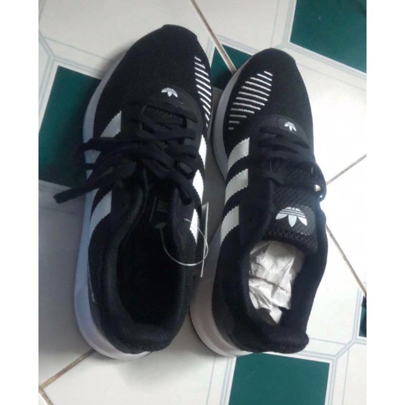 Giày adidas chính hiệu - fake đền 10