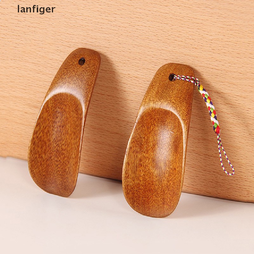 1 Dụng Cụ Hỗ Trợ Mang Giày Bằng Gỗ Tự Nhiên Với Tay Cầm Dài Tiện Dụng