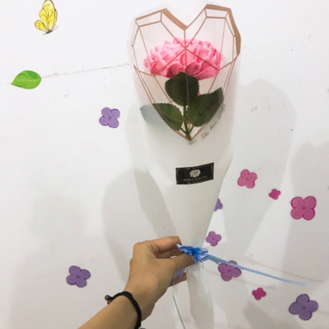 Hoa hồng xoắn túi kim cương sang chảnh