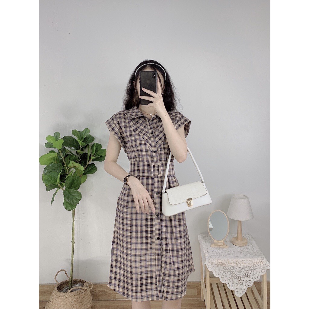 Váy kẻ cánh dơi