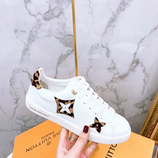 Sneaker hoạ tiết