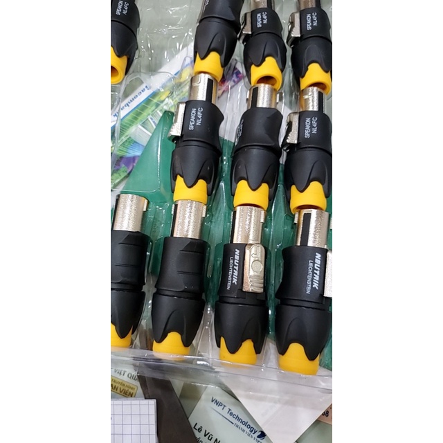 Jack Cắm Loa Neutrik loại tốt  đầu bọc kim loại, đầu cắm loa sân khấu hoặt các loại loa gia đình