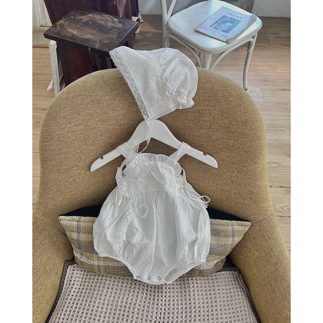 Đồ bộ liền thân dây eo + nón có dây ren em bé Nanci room