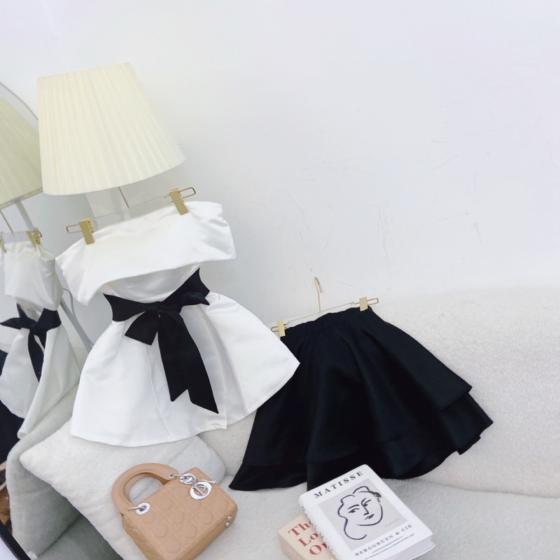 SET ÁO ỐNG TRẮNG THẮT NƠ ĐEN EO + CHÂN VÁY XOÈ