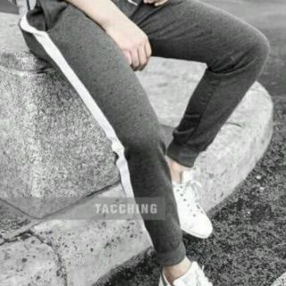 Quần jogger viền sọc trắng