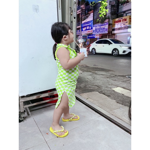 Đầm Body sọc  Hot Trend Siêu Xinh - sát nách xẻ tà (7-25kg)