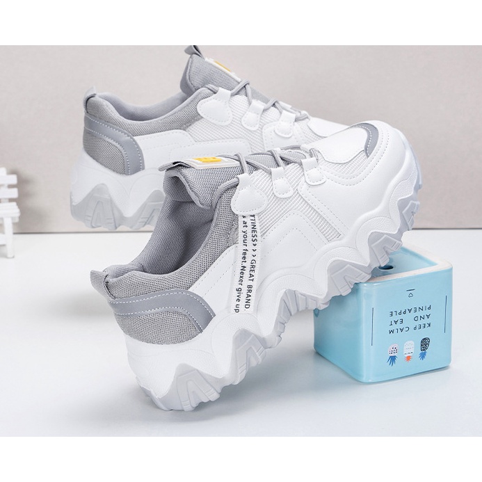 Giày sneaker nữ TLT92