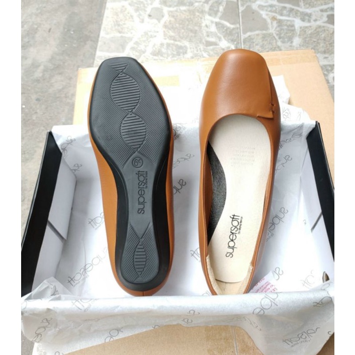 Giày cao gót đế bằng Supersoft da thật