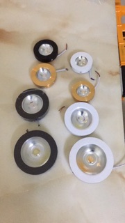 Đèn Ốp Tủ Rượu 5w Điện 220v Trắng/Đen/Vàng