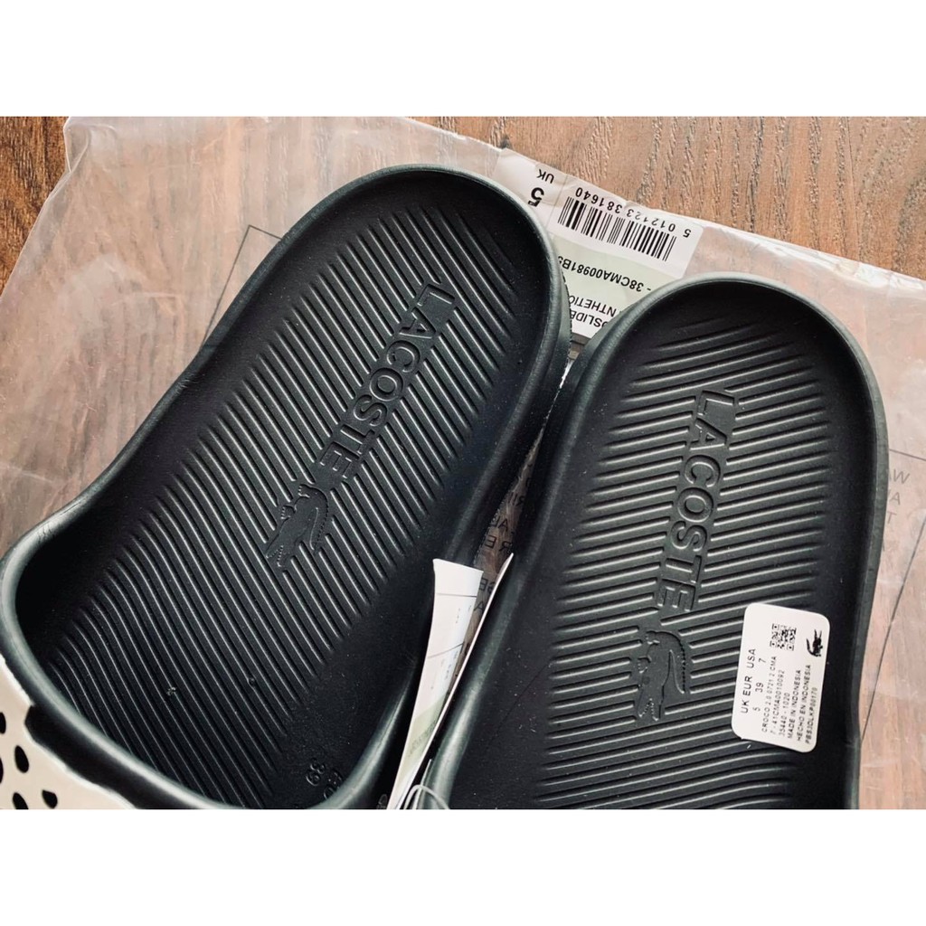 Dép đúc đen in cá trắng