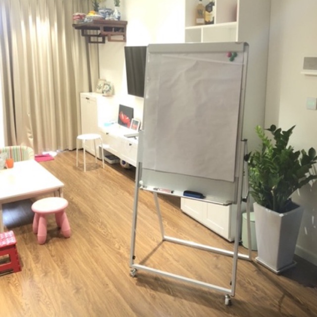 Bảng flipchart chân gấp - Bảng hội thảo kẹp giấy , KT : 60x1m ,tặng bút dạ,bông lau từ,nam châm ,giấy
