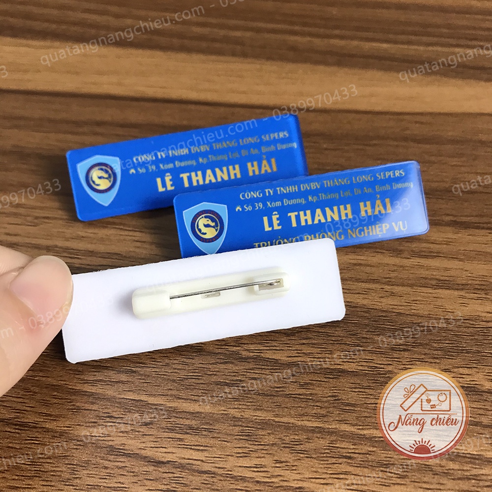 Bảng tên nhân viên cài áo bằng chất liệu mica - Thiết kế tên theo yêu cầu