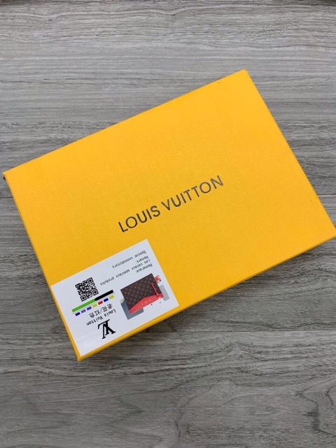 Clucth cầm tay lv