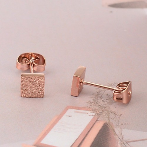 Bông Tai Hình Vuông Nhỏ Có Phun Cát Titan Không Đen TT 2405