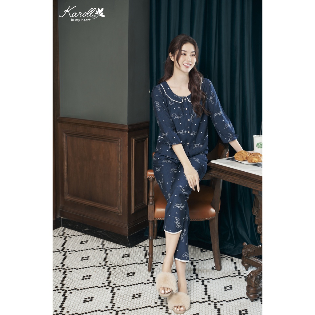 Bộ đồ mặc nhà nữ Karoll chất linen cổ sen hoạ tiết ,thấm hút mồ hôi NH22.078