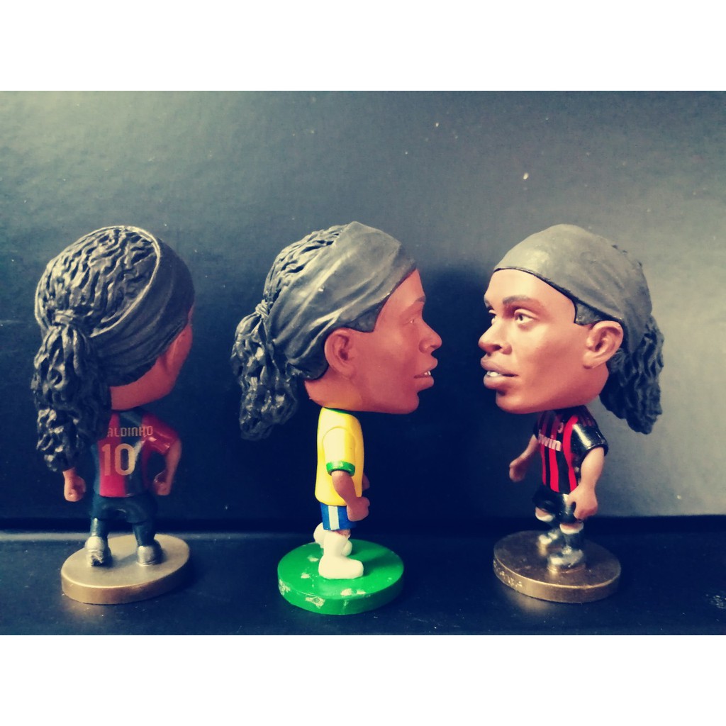 Tượng cầu thủ bóng đá Ronaldinho