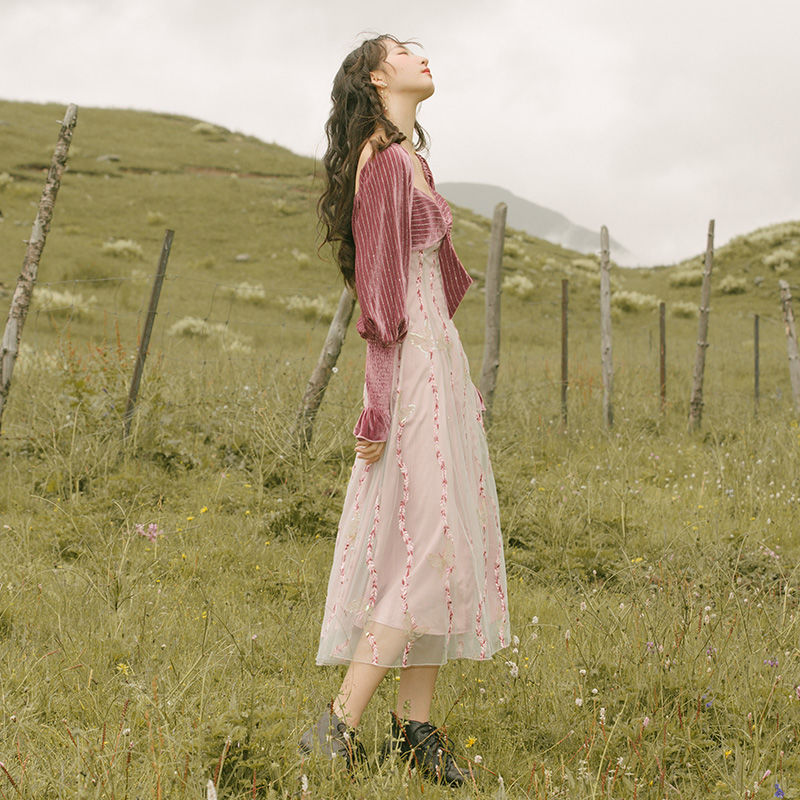 BUTTERFLY Đầm Nhung Tím Thêu Họa Tiết Bướm Thời Trang Nữ Tính | BigBuy360 - bigbuy360.vn