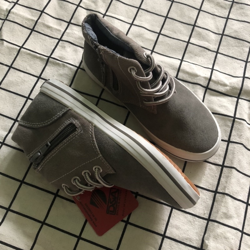 Giày bé trai size 30