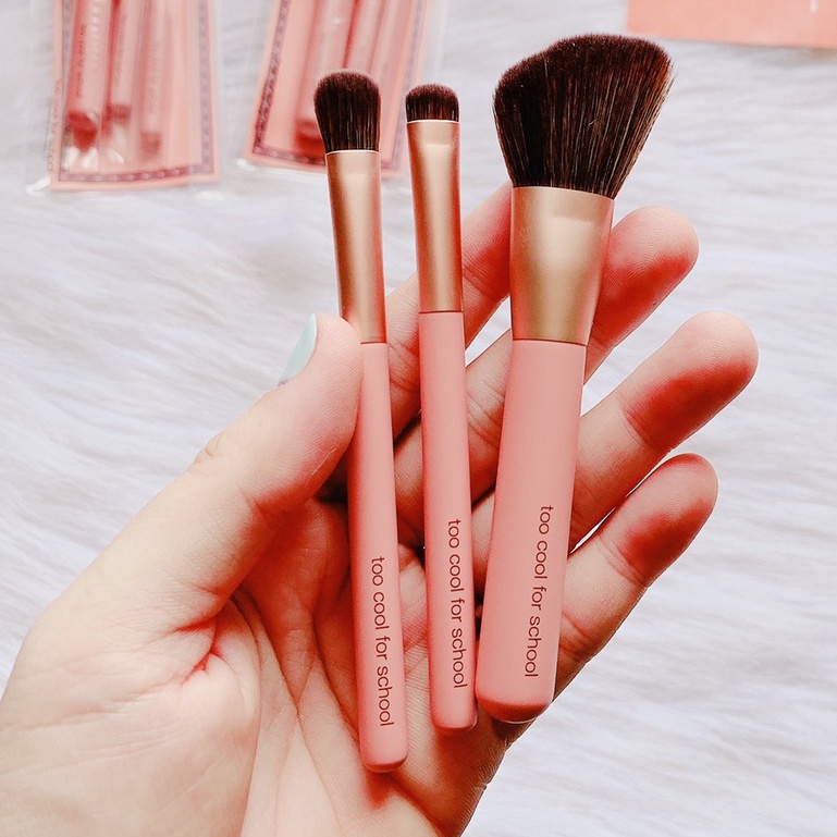 Bộ Cọ Trang Điểm Too Cool For School Make Up Brush Kit