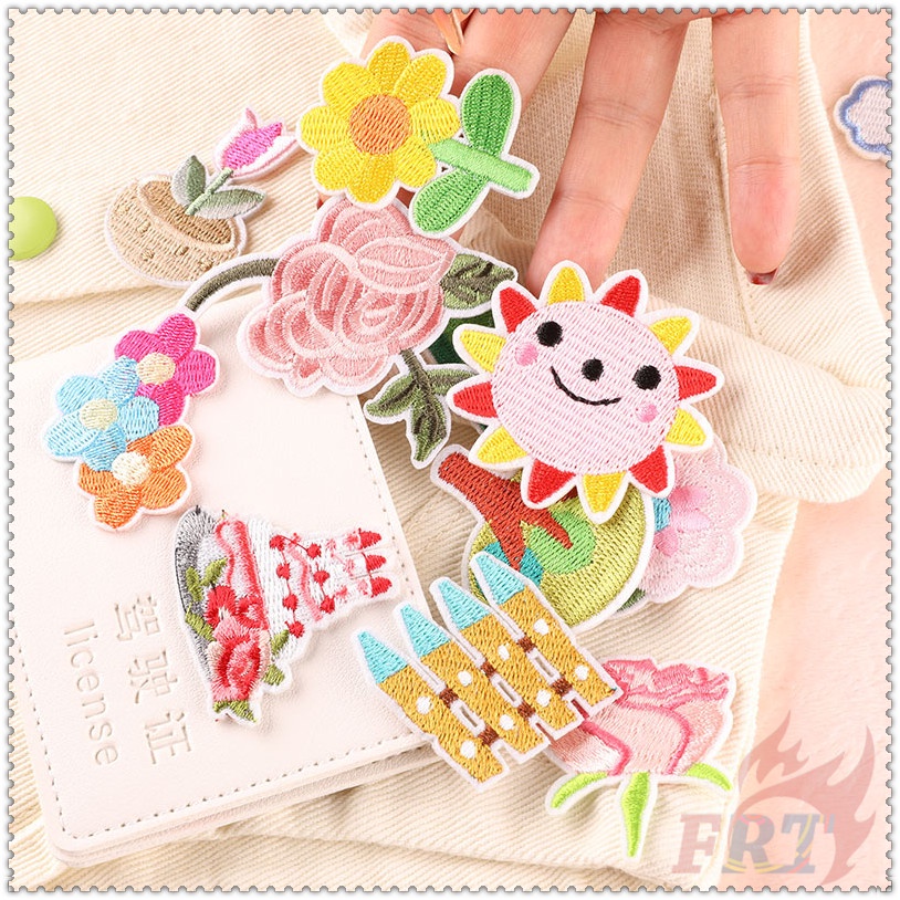 ☸ Miếng Dán Ủi Lên Quần Áo Tiện Dụng ☸ 1 Huy Hiệu Cài Áo Hình Hoa Hướng Dương / Cây / Bánh / Đám Mây