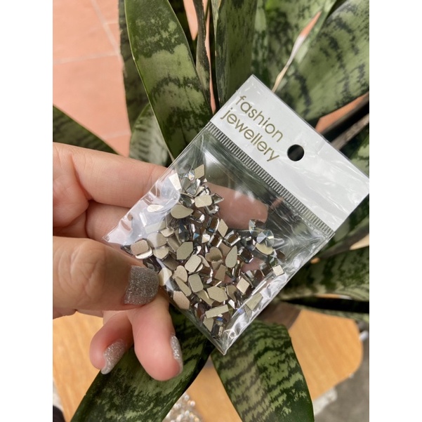 Đá chân bằng size bé