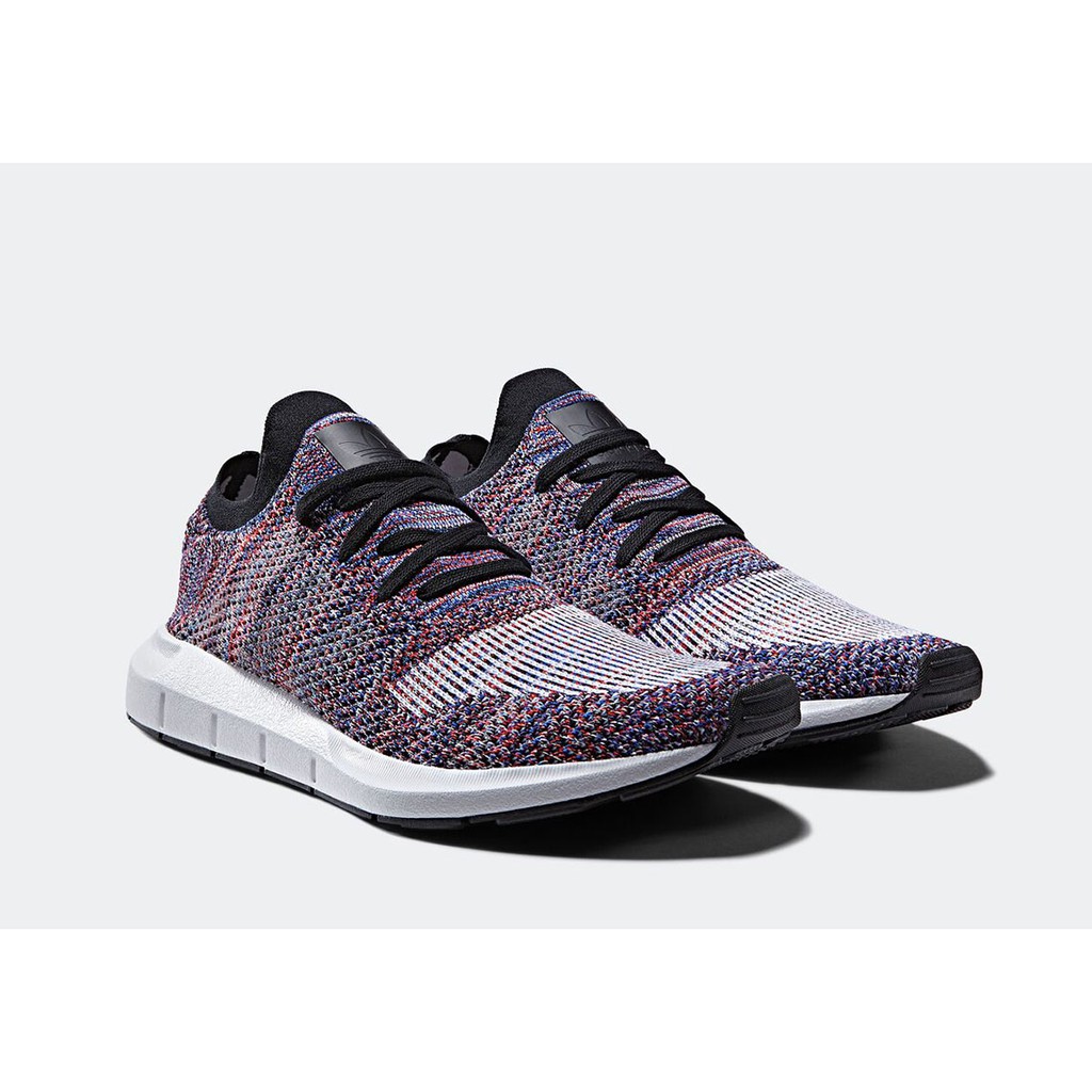 Giày thể thao Adidas