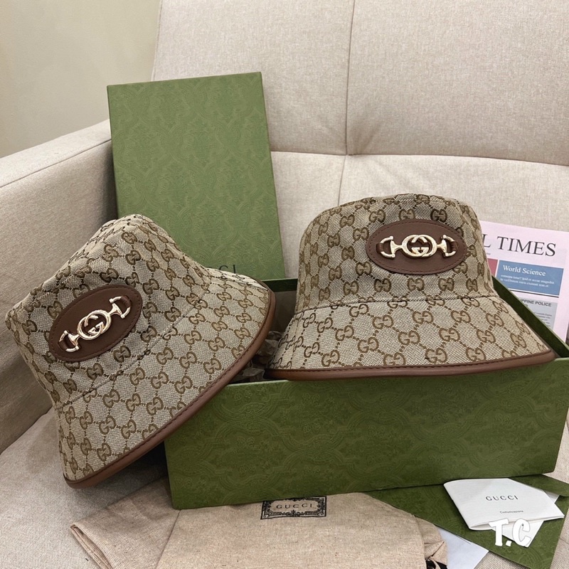 Cặp mũ bucker và lưỡi trai gucci khuy ngang
