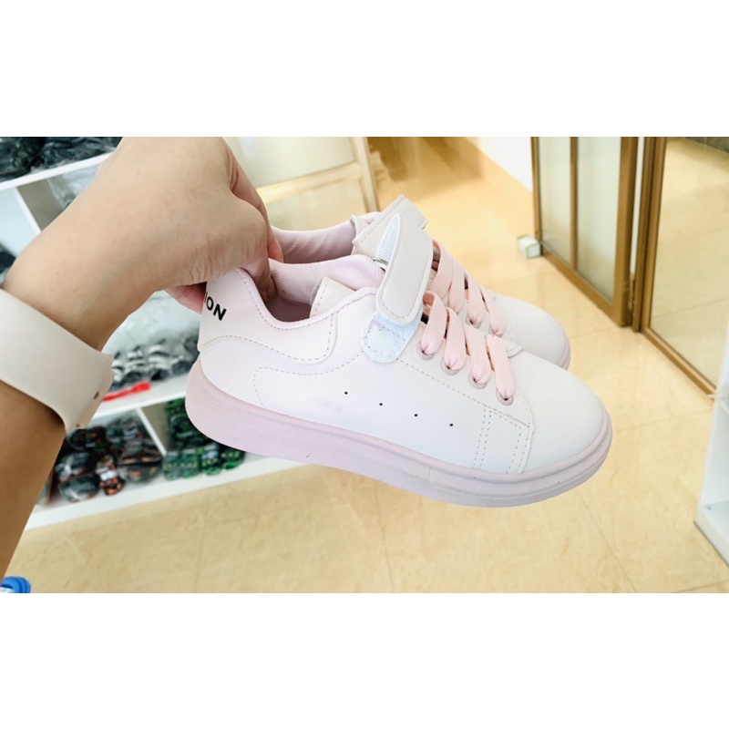 Giày thể thao bé gái