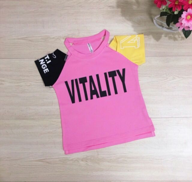 Áo thun rớt vai bé gái phối màu Vitality, chất thun cotton 4 chiều, mềm mát, có 2 màu y hình, rất cute cho bé yêu