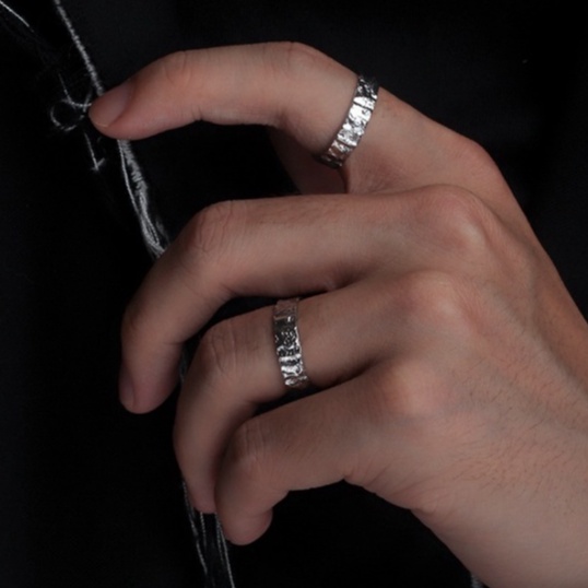 Nhẫn nam nữ tròn Vân đá Merin Accessories màu bạc thời trang unisex chất liệu Titan đẹp đơn giản không gỉ - Nhẫn Vân đá