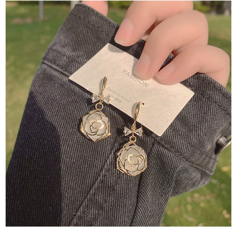 Khuyên tai đính đá zircon phối nơ phong cách thời trang 2021