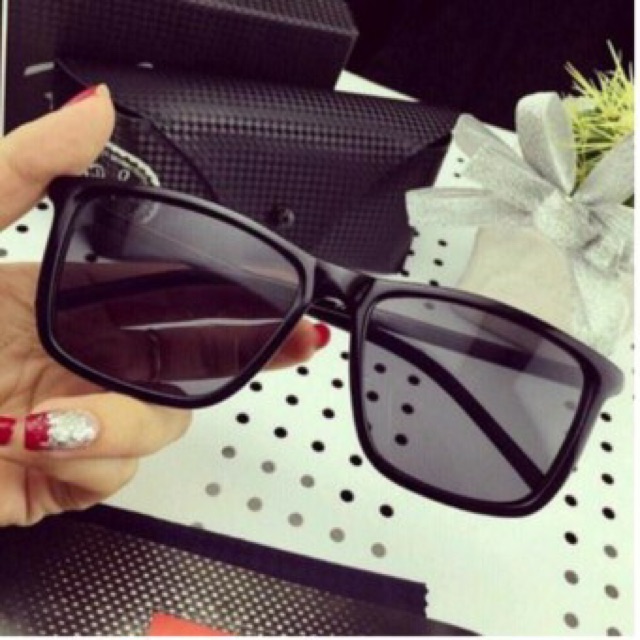 Kính Tây đen | BigBuy360 - bigbuy360.vn