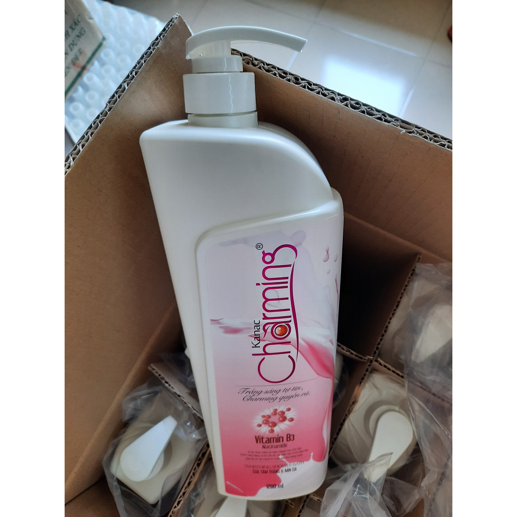 SỮA TẮM TRẮNG VÀ MỊN DA KANAC CHARMING 1.2L