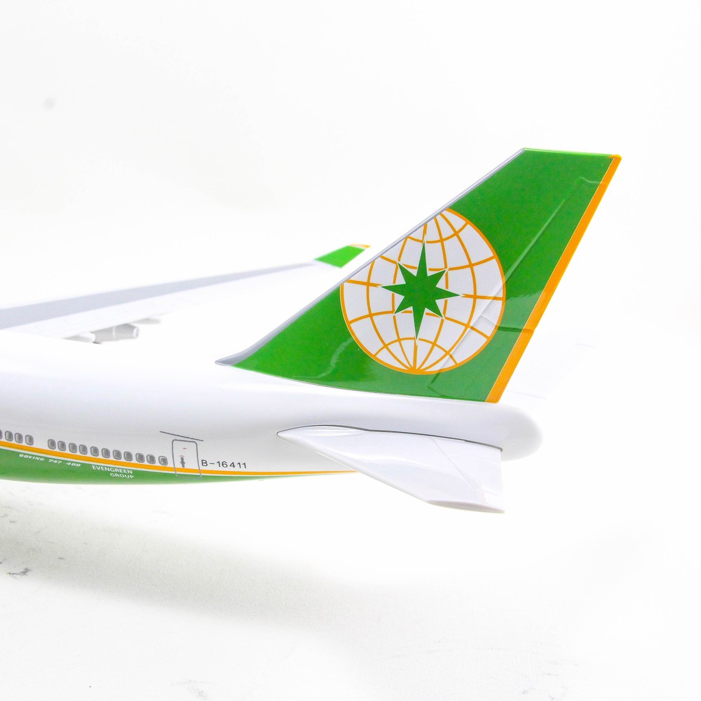 Mô hình máy bay lắp ráp có đèn led Eva Air Boeing B747 47cm Everfly