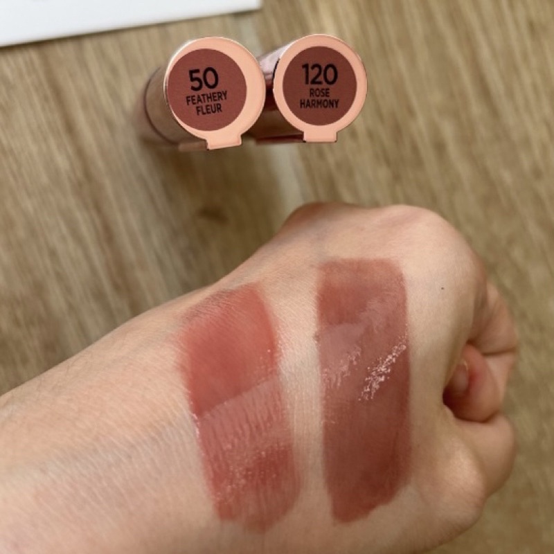 Son bóng L’oreal Paris Glow Paradise Lip Balm in Gloss with Pomegranate Extract