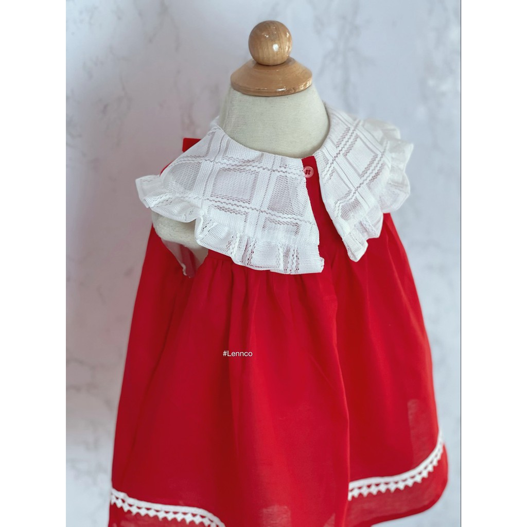 Đầm đỏ cổ ren trắng đính nơ bé gái_Lennco