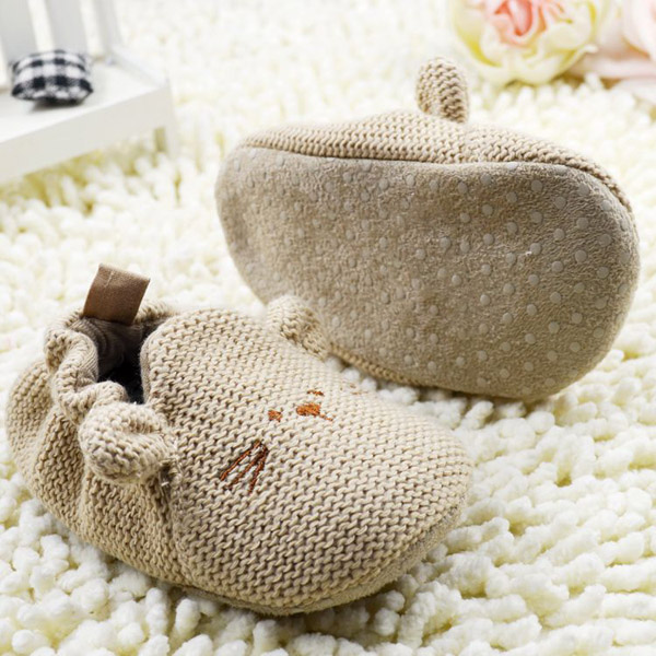Giày em bé đế mềm chống trơn trượt họa tiết chú chuột dễ thương