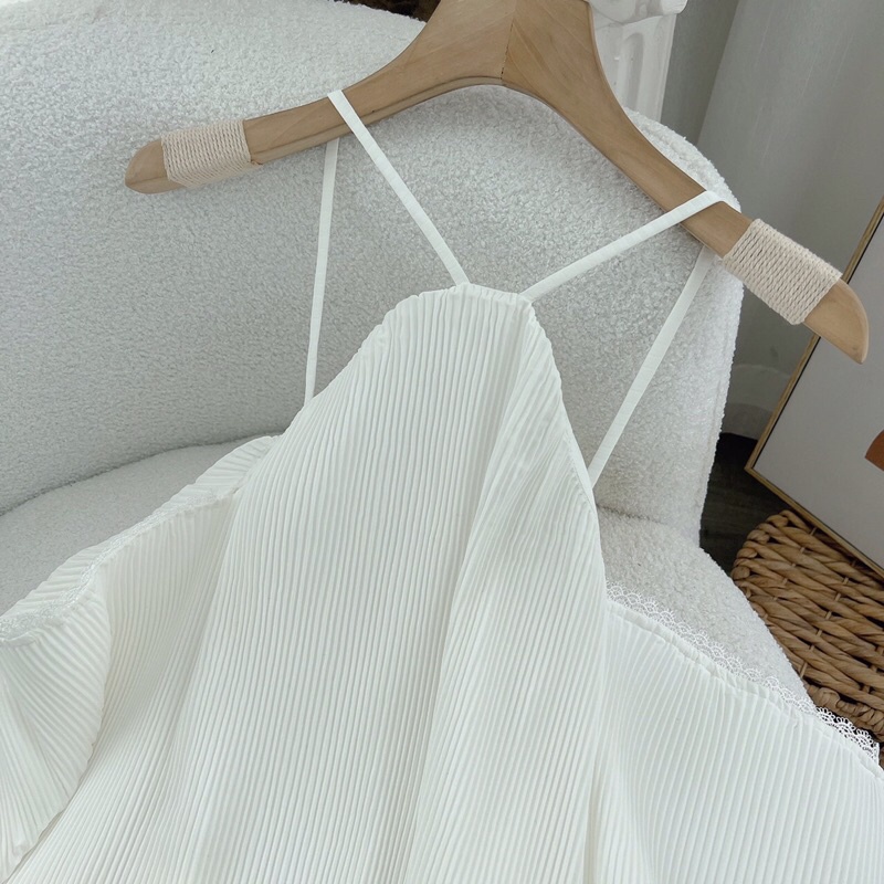 Set áo trắng cổ yếm xoè tà lệch + short