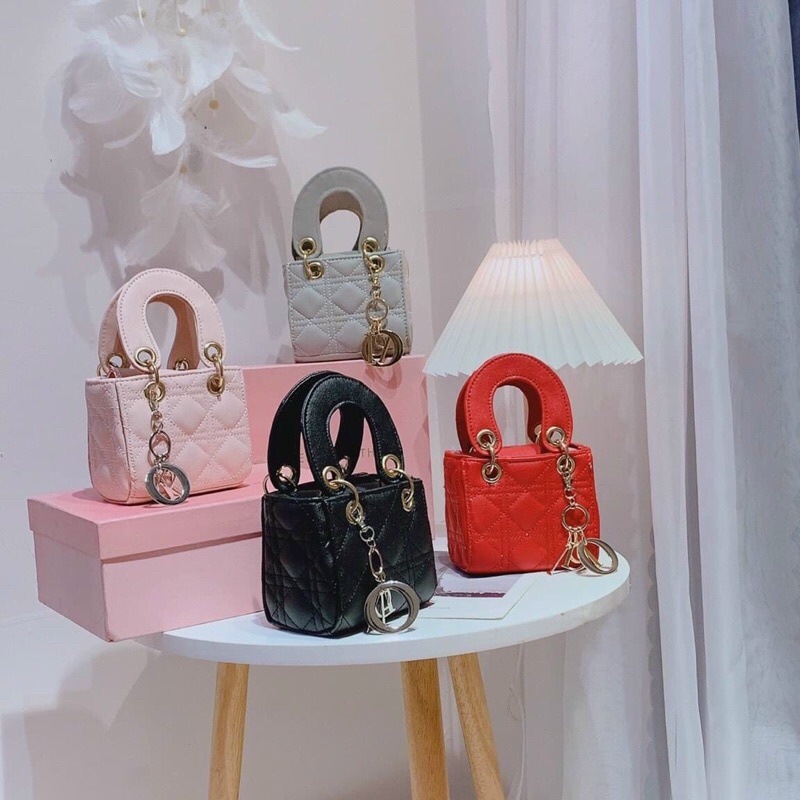 Túi xách nữ đeo chéo mini lady 3 ô trần trám tặng kèm chùm móc khoá như hình