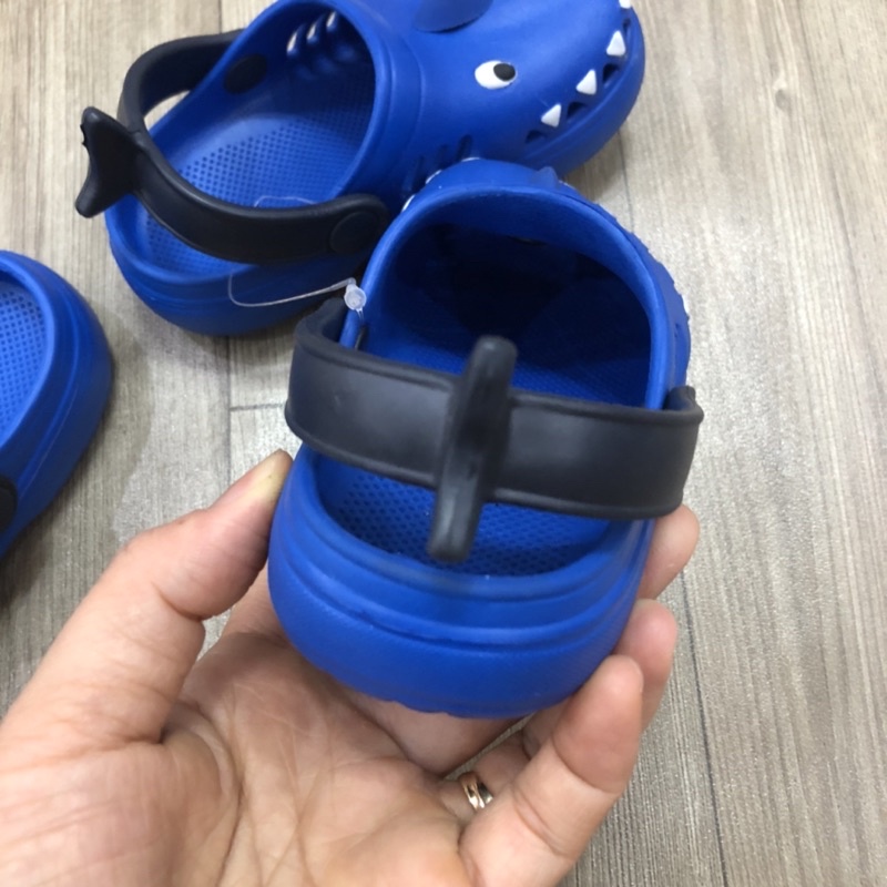 Dép sục cho bé trai màu xanh