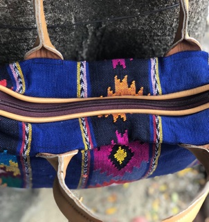 Cặp thổ cẩm da mộc vintage