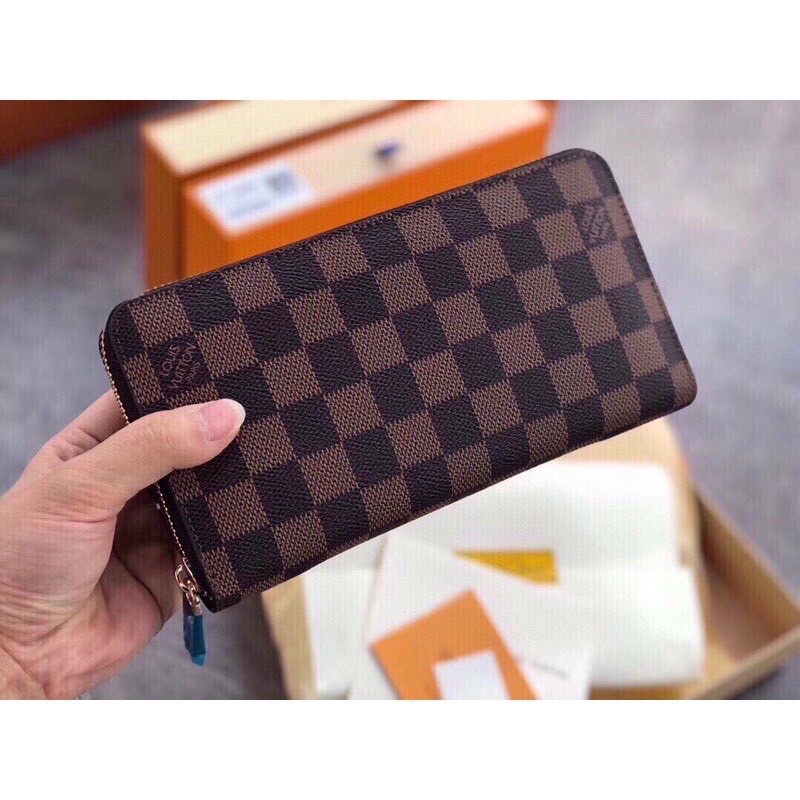 Ví dài cầm tay kẻ caro