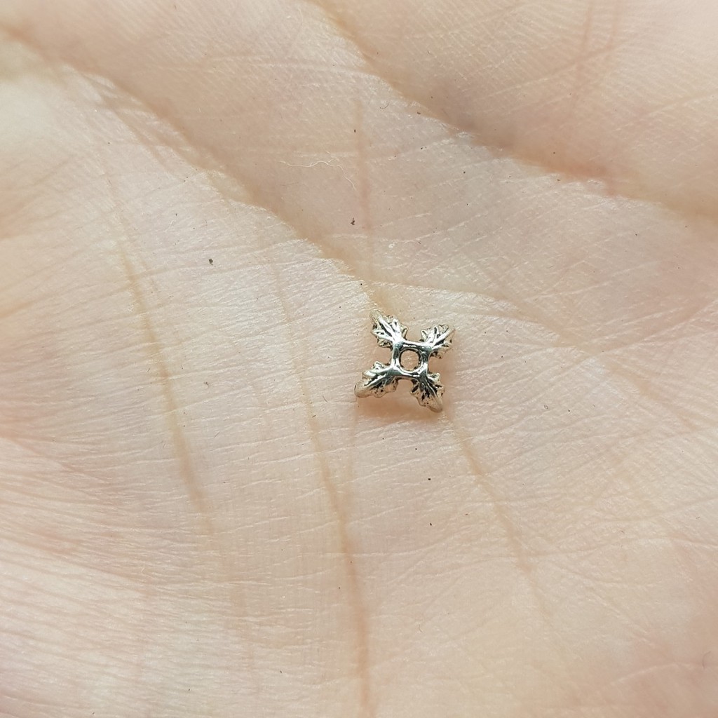 Charm Ốp Hoa phối vòng - Mỹ ký (tỉ lệ bạc 5%) | BigBuy360 - bigbuy360.vn