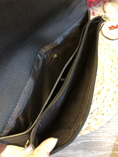 Clutch cầm tay khoá vuông