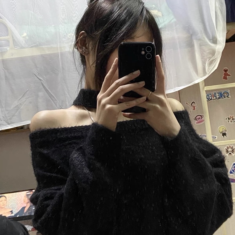 Áo len lông trễ vai đen -  trắng choker