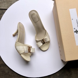 Sandal gót nhọn không quai hậu