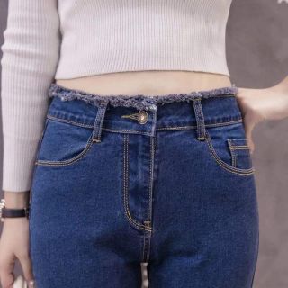 Jean xẻ gấu