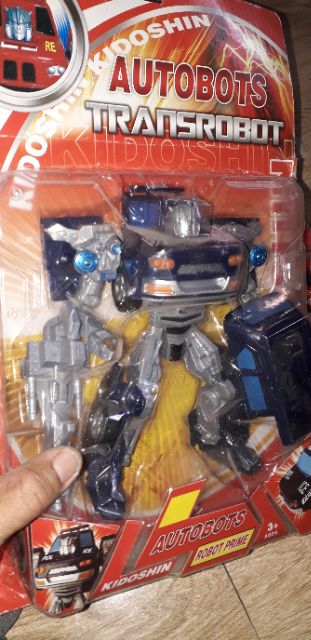 Lắp ráp 1 mô hình Transrobot Kidoshin biến thành xe bằng nhựa